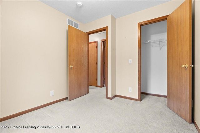 9215 S Clinton Trail, Eaton Rapids, MI 48827