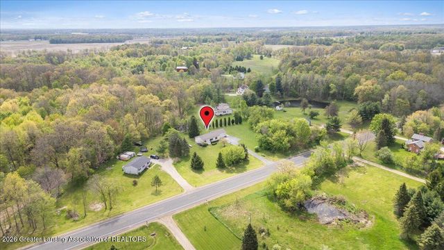 9215 S Clinton Trail, Eaton Rapids, MI 48827