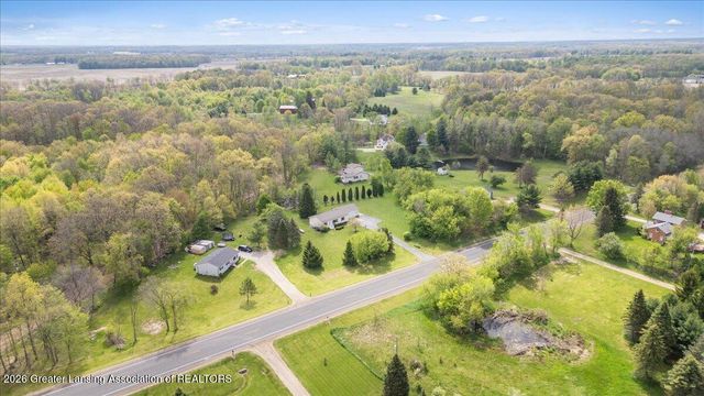 9215 S Clinton Trail, Eaton Rapids, MI 48827