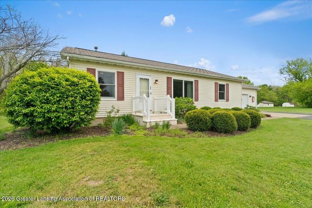 9215 S Clinton Trail, Eaton Rapids, MI 48827