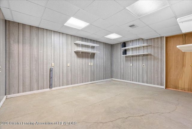 9215 S Clinton Trail, Eaton Rapids, MI 48827
