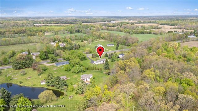 9215 S Clinton Trail, Eaton Rapids, MI 48827