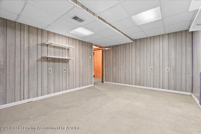 9215 S Clinton Trail, Eaton Rapids, MI 48827