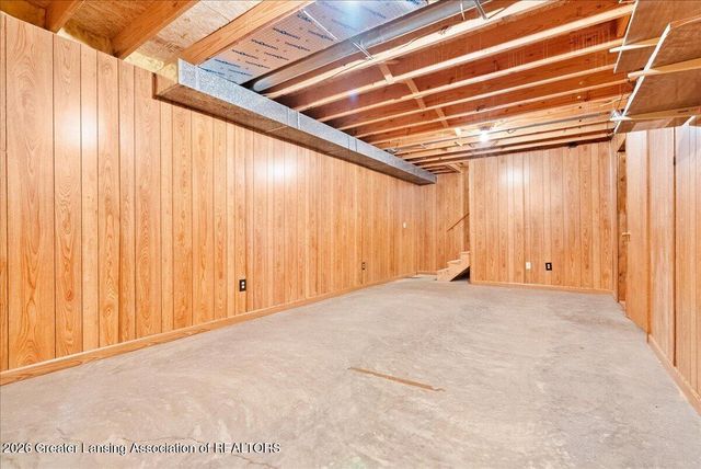 9215 S Clinton Trail, Eaton Rapids, MI 48827