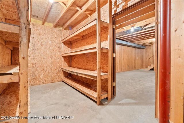 9215 S Clinton Trail, Eaton Rapids, MI 48827