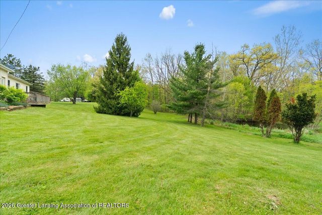 9215 S Clinton Trail, Eaton Rapids, MI 48827