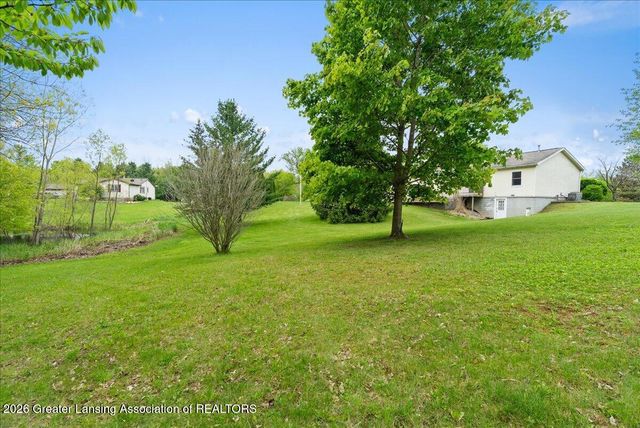 9215 S Clinton Trail, Eaton Rapids, MI 48827