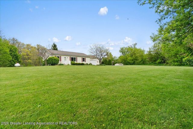 9215 S Clinton Trail, Eaton Rapids, MI 48827