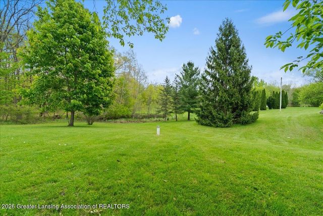 9215 S Clinton Trail, Eaton Rapids, MI 48827