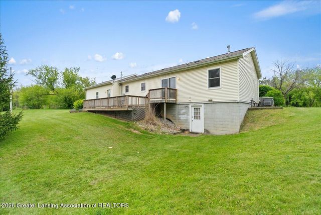 9215 S Clinton Trail, Eaton Rapids, MI 48827