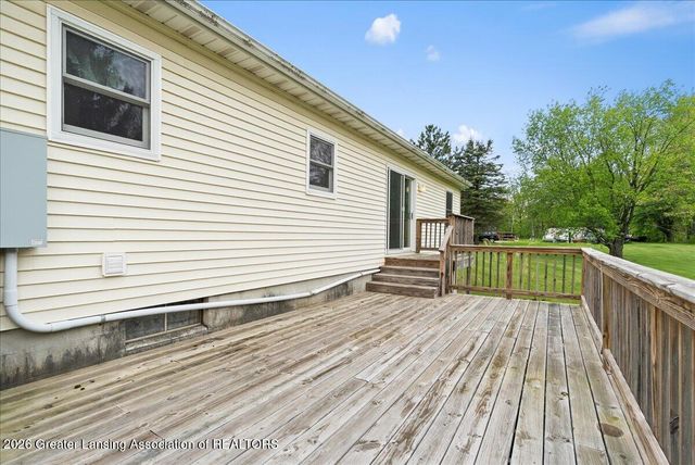 9215 S Clinton Trail, Eaton Rapids, MI 48827