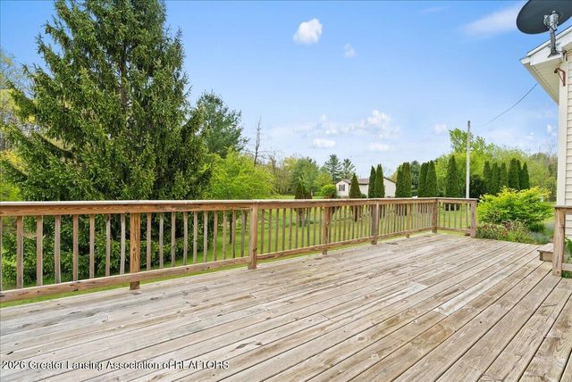 9215 S Clinton Trail, Eaton Rapids, MI 48827