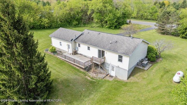 9215 S Clinton Trail, Eaton Rapids, MI 48827