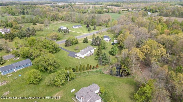 9215 S Clinton Trail, Eaton Rapids, MI 48827