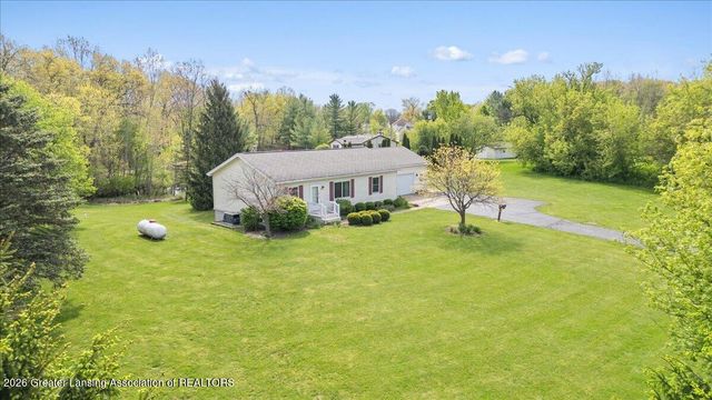 9215 S Clinton Trail, Eaton Rapids, MI 48827