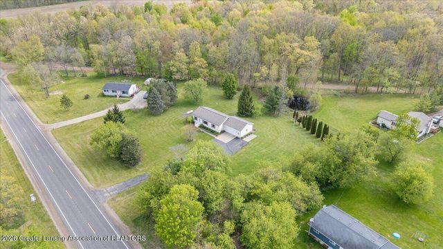 9215 S Clinton Trail, Eaton Rapids, MI 48827