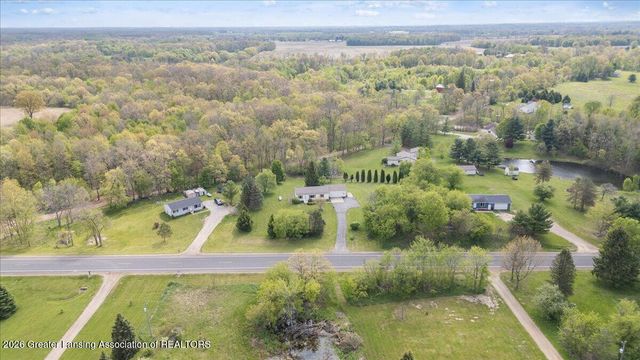 9215 S Clinton Trail, Eaton Rapids, MI 48827