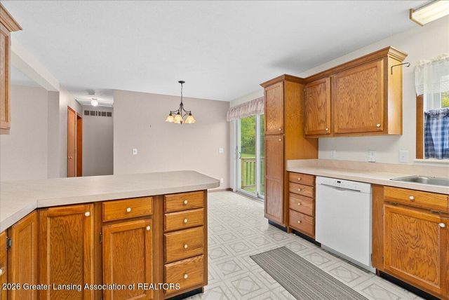 9215 S Clinton Trail, Eaton Rapids, MI 48827
