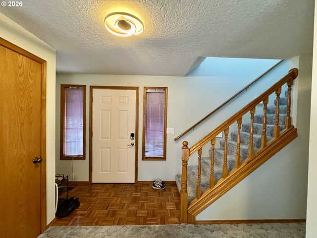 16002 Ne HANCOCK St, Portland, OR 97230