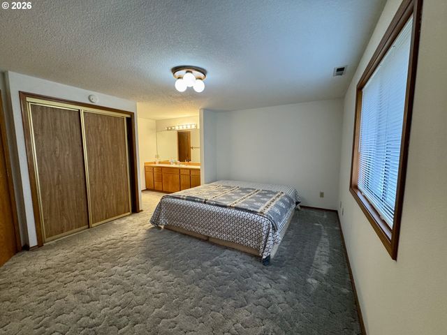 16002 Ne HANCOCK St, Portland, OR 97230