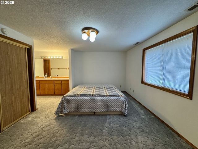 16002 Ne HANCOCK St, Portland, OR 97230