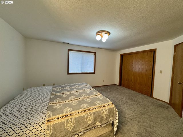 16002 Ne HANCOCK St, Portland, OR 97230