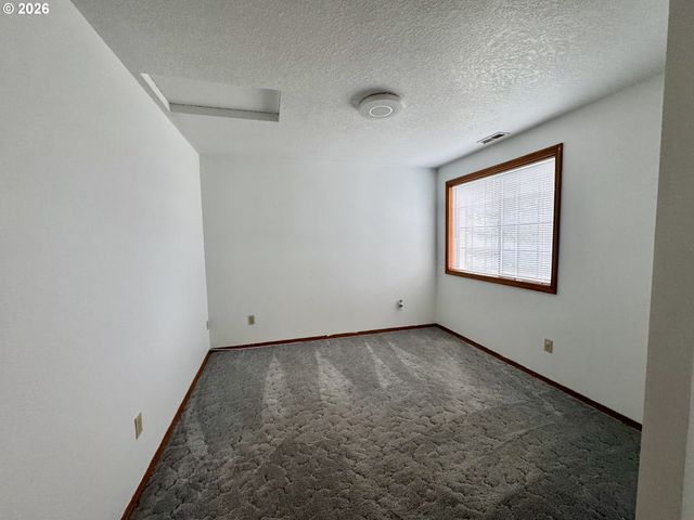 16002 Ne HANCOCK St, Portland, OR 97230