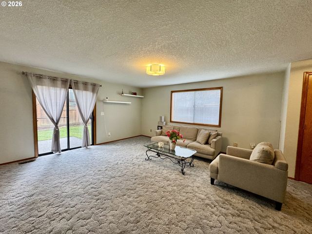 16002 Ne HANCOCK St, Portland, OR 97230