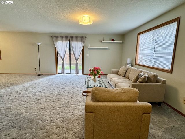 16002 Ne HANCOCK St, Portland, OR 97230