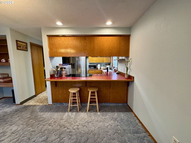 16002 Ne HANCOCK St, Portland, OR 97230