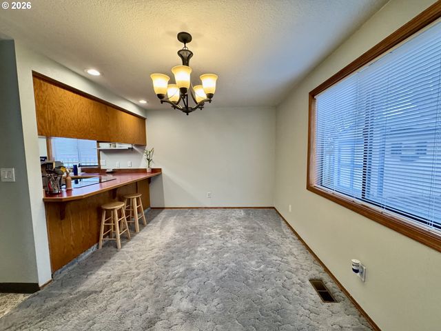 16002 Ne HANCOCK St, Portland, OR 97230