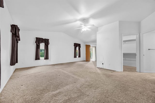 648 42nd St NE, Cedar Rapids, IA 52402