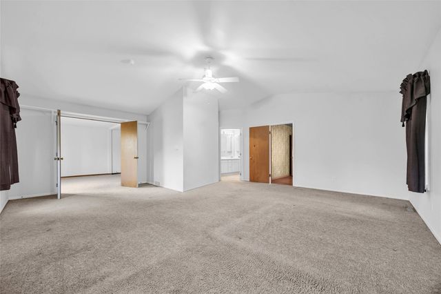 648 42nd St NE, Cedar Rapids, IA 52402