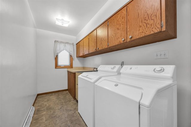648 42nd St NE, Cedar Rapids, IA 52402