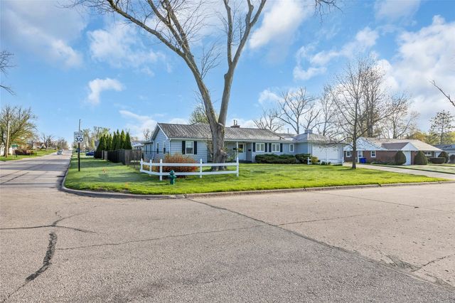 648 42nd St NE, Cedar Rapids, IA 52402