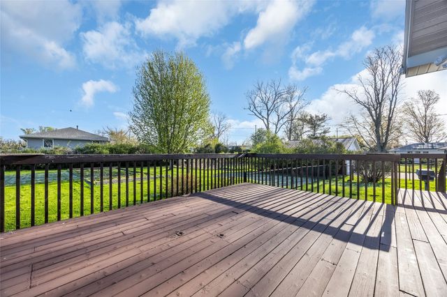 648 42nd St NE, Cedar Rapids, IA 52402