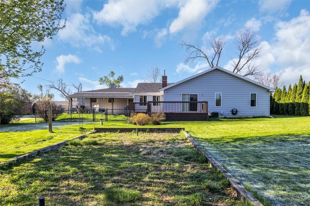 648 42nd St NE, Cedar Rapids, IA 52402