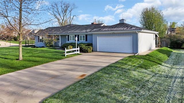 648 42nd St NE, Cedar Rapids, IA 52402