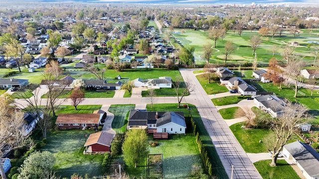 648 42nd St NE, Cedar Rapids, IA 52402
