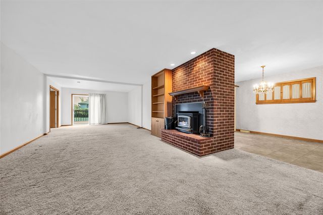 648 42nd St NE, Cedar Rapids, IA 52402