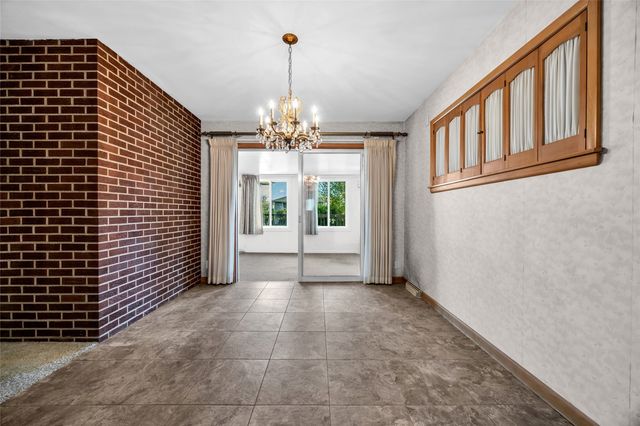 648 42nd St NE, Cedar Rapids, IA 52402