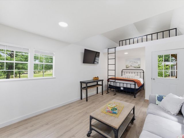 210 County Road 2696, Alvord, TX 76225