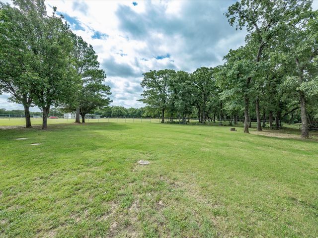 210 County Road 2696, Alvord, TX 76225