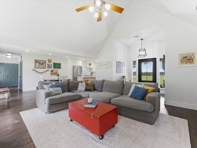 210 County Road 2696, Alvord, TX 76225