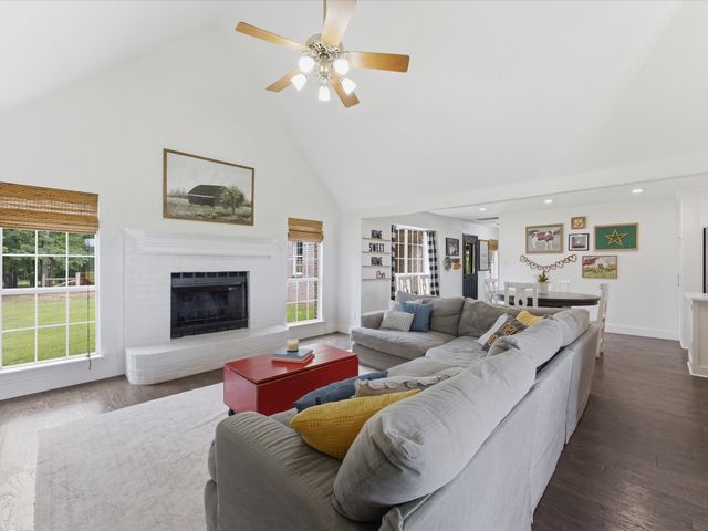 210 County Road 2696, Alvord, TX 76225