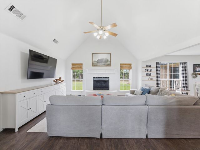 210 County Road 2696, Alvord, TX 76225