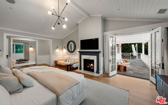 491 N Tigertail Road, Los Angeles, CA 90049