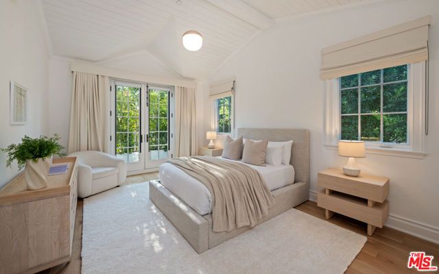 491 N Tigertail Road, Los Angeles, CA 90049