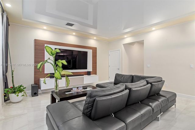 1475 Silk Oak Dr, Hollywood, FL 33021