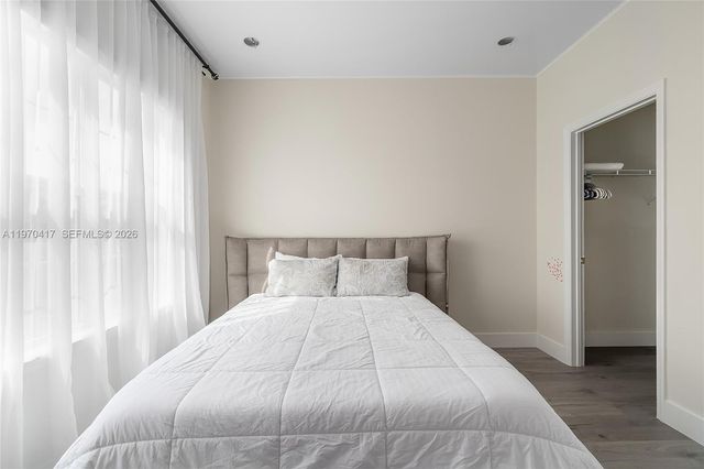 1475 Silk Oak Dr, Hollywood, FL 33021